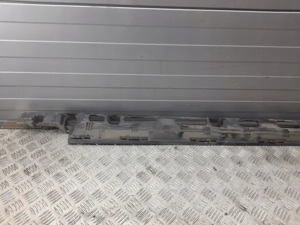 Mercedes-Benz GL X166 OEM A1666900527 Rechts dorpelversterking image 4