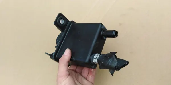 Ferrari F8 servostyrningsbehållare OEM 315560 image 5