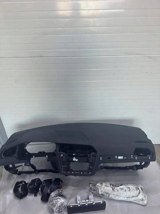 Tableau de bord VW Tiguan II 5N Ensemble Airbag OEM image 1