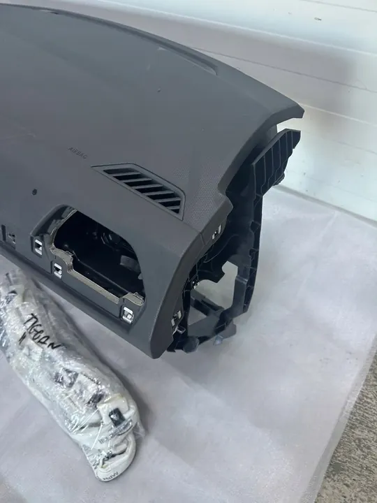 Tableau de bord VW Tiguan II 5N Ensemble Airbag OEM image 5