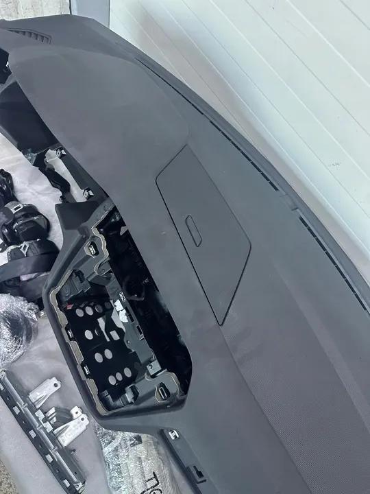 Tableau de bord VW Tiguan II 5N Ensemble Airbag OEM image 7