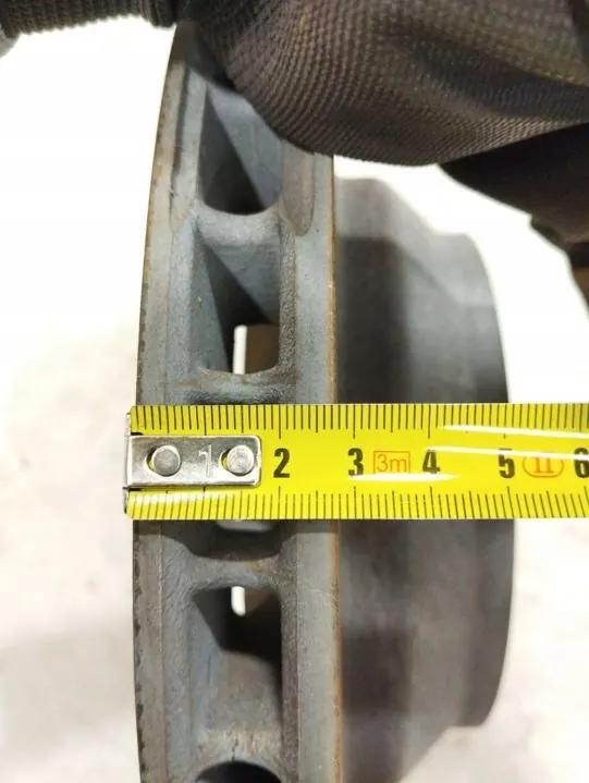 Remschijf achter Porsche Taycan 2023 OEM 224763 image 6