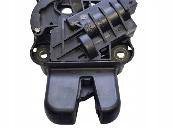 Audi A8 S8 D3 Bagagelås 4E0827505C OEM image 2