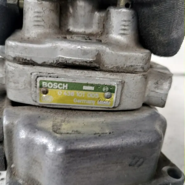 Audi 80 B3 1.8 Polttoainejakaja OEM 026133353 image 10
