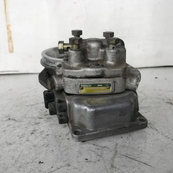 Audi 80 B3 1.8 Polttoainejakaja OEM 026133353 image 3