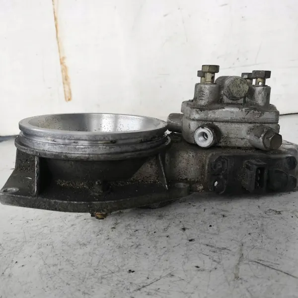 Audi 80 B3 1.8 Polttoainejakaja OEM 026133353 image 4