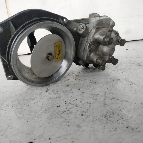 Audi 80 B3 1.8 Polttoainejakaja OEM 026133353 image 7