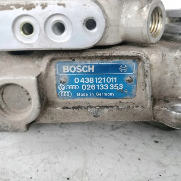 Audi 80 B3 1.8 Polttoainejakaja OEM 026133353 image 9