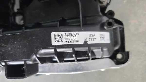 Peça de cabeça de cilindro BMW OEM 1021195 - Usada image 3