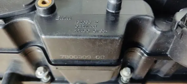 Cubierta seguidor de levas BMW OEM 11127800309 - Usado image 6
