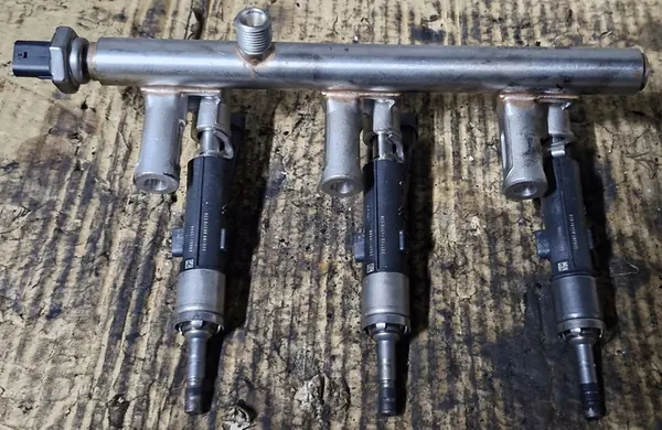 Rampe d'injection Peugeot 3008 1.2 131CV image 1