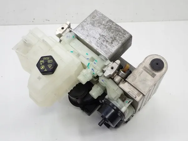 Tesla AC-lämpöpumppu OEM 1506859-00-D Käytetty image 2