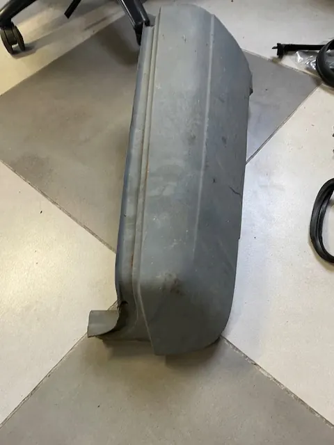 OEM PrTyNaBł-107u Canto para-lama traseiro direito Mercedes image 2