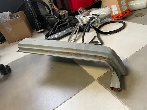OEM PrTyNaBł-107u Canto para-lama traseiro direito Mercedes image 3