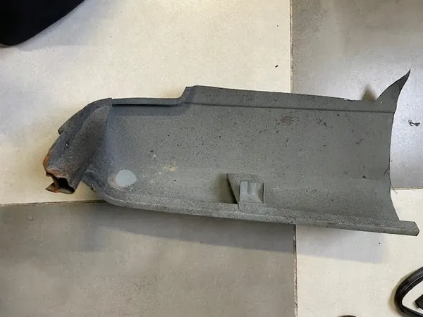 OEM PrTyNaBł-107u Canto para-lama traseiro direito Mercedes image 4