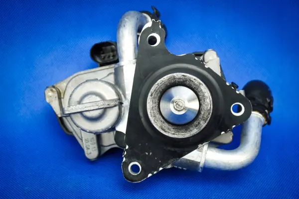 Válvula EGR usada OEM 04L131501E para Audi VW image 3