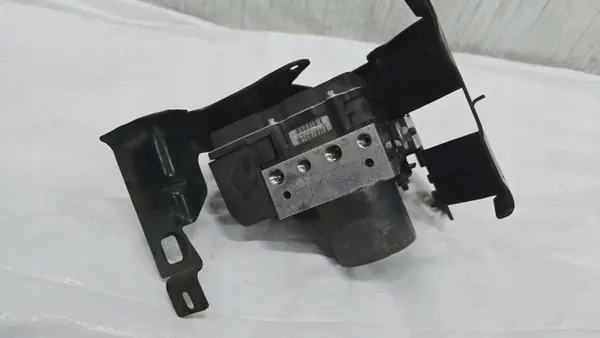 Pompe ABS OEM 9676184780 pour Peugeot RCZ 2.0 HDI image 5