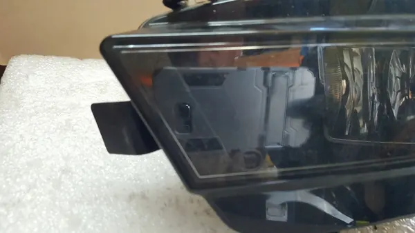 Farol Halógeno Direito VW Golf VII image 2