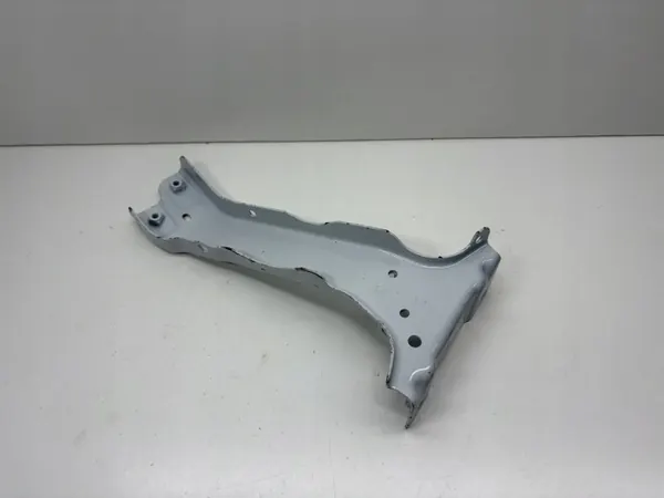 Audi A3 8Y vänster fram stänkskärmsfäste OEM 8Y0821131 image 3