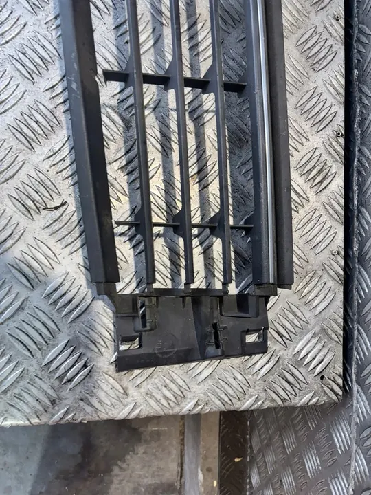 Griglia di Aspirazione Aria Paraurti Anteriore VW Polo OE 6C0853671N image 2