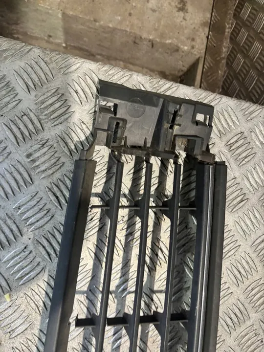 Griglia di Aspirazione Aria Paraurti Anteriore VW Polo OE 6C0853671N image 4