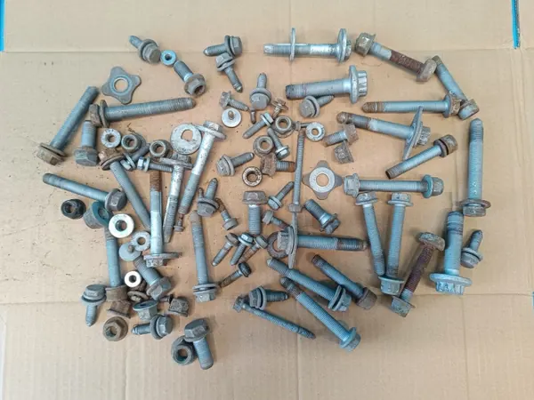 Tornillos suspensión OEM 4.95KG para VW Golf VIII Variant image 2