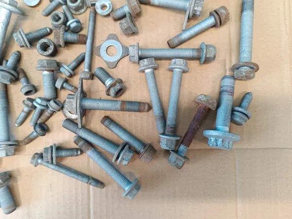 Tornillos suspensión OEM 4.95KG para VW Golf VIII Variant image 3
