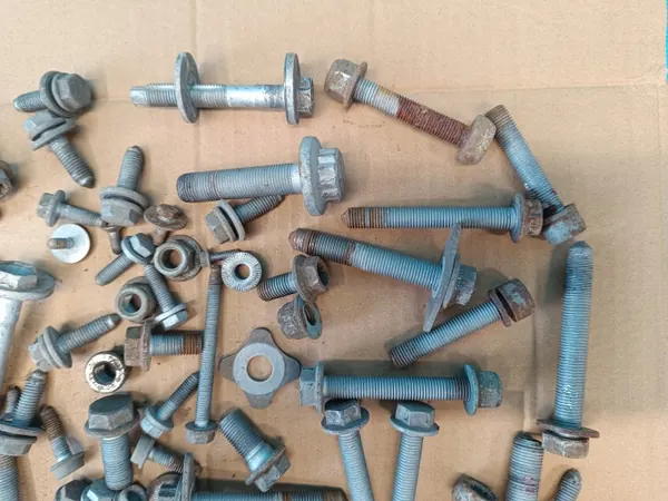 Tornillos suspensión OEM 4.95KG para VW Golf VIII Variant image 5