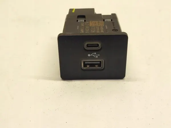 Ford Bronco 2021 USB-pistorasia-sarja OEM ML3T14F014AB image 4
