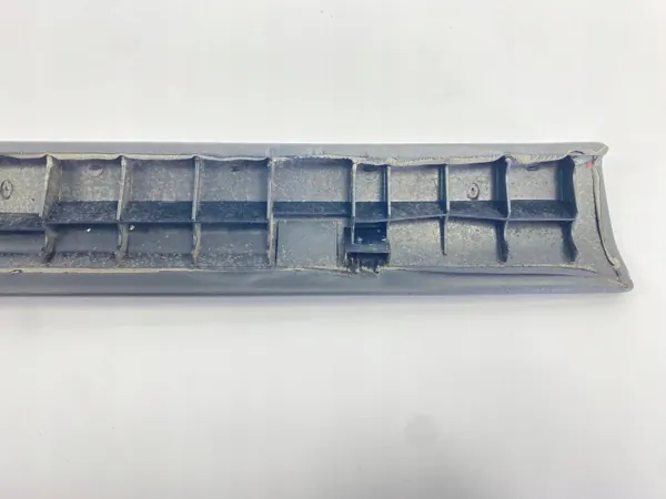OEM 1246920489 Cubrepilar A Derecho Mercedes W124 image 10