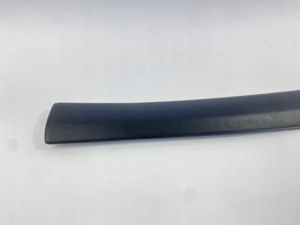 OEM 1246920489 Cubrepilar A Derecho Mercedes W124 image 7