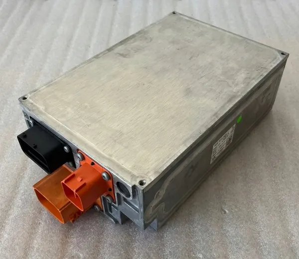 Module chargeur batterie Audi E-Tron OEM 5QE915684J image 2