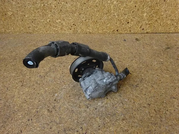 AUDI A4 B8 2.0 TDI Stuurbekrachtigingspomp 130BAR OEM 8K0145154G image 3