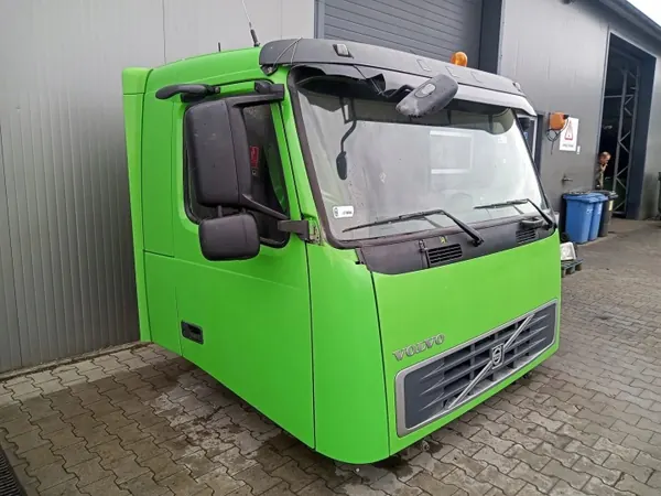 Cabina baixa Volvo FH13 OEM 85103675 - Completa usada image 2