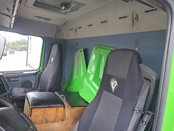 Cabina baixa Volvo FH13 OEM 85103675 - Completa usada image 3