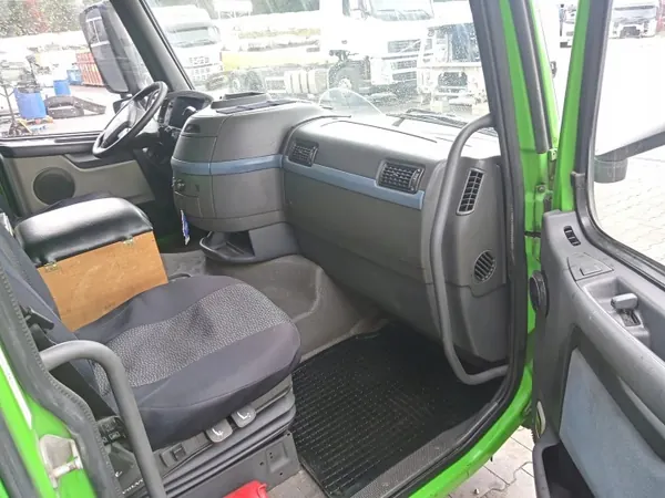 Cabina baixa Volvo FH13 OEM 85103675 - Completa usada image 4