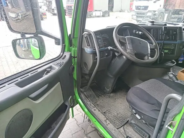 Cabina baixa Volvo FH13 OEM 85103675 - Completa usada image 5