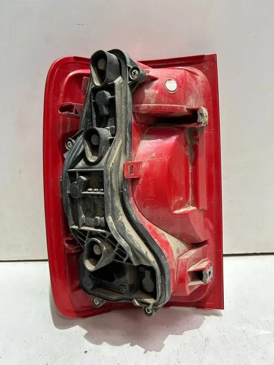 Luz trasera derecha Volkswagen Amarok image 7