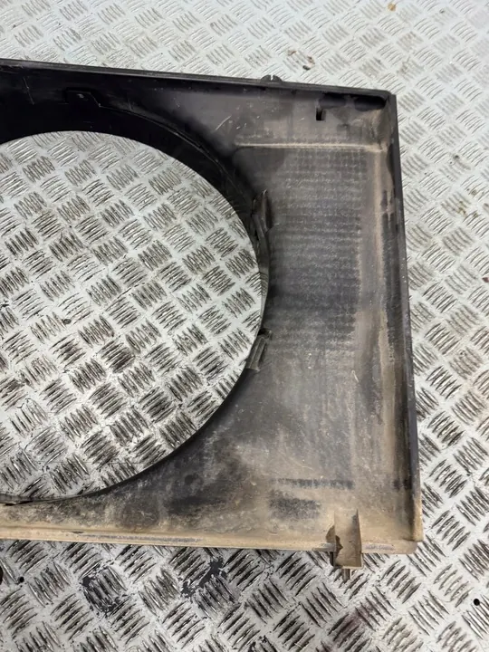 Carcasa de Ventilador Mitsubishi Pajero III 3.2 DID MR497044 image 3