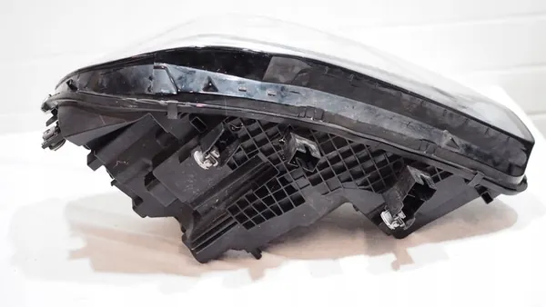 Farol LED BMW F45 F46 LCI Europa image 6