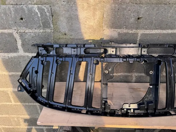 Grelha dianteira Mercedes EQA W243 OEM A2438886600 image 3