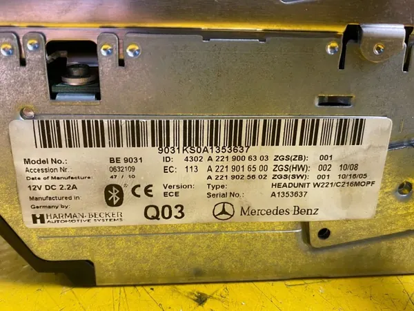 Mercedes-Benz CD/DVD Changer OEM A2219006303 image 9