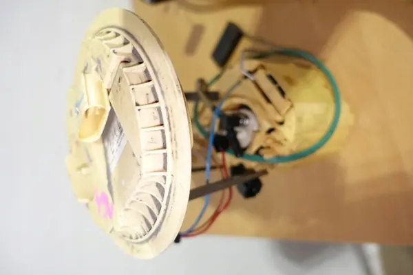 Mercedes W164 ML Polttoainepumppu Kelluva 3.2 CDI 1644701294 image 10