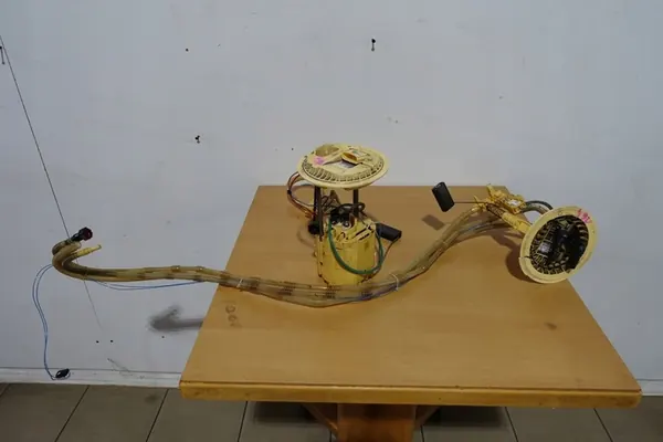 Mercedes W164 ML Polttoainepumppu Kelluva 3.2 CDI 1644701294 image 4