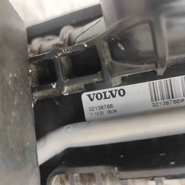 Peça refrigeração OEM 32138766 para Volvo XC60 II image 9