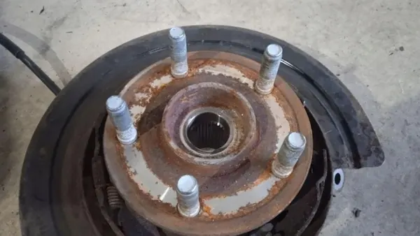 Buje rueda trasera derecha Jeep OE OEM 04877112AB image 3