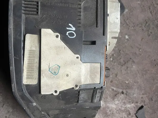 Mercedes nopeusmittari OEM 87001180 W124 2000TD image 3