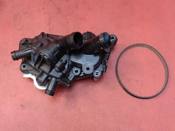 Pompa acqua VW Skoda 1.4 TSI CHP 2016 04E121042L image 2