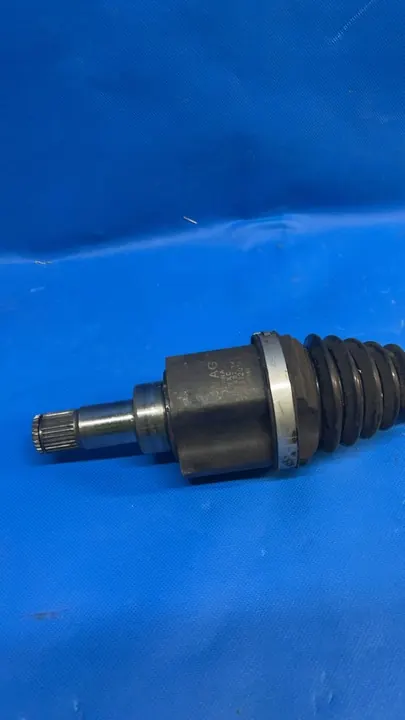 Fram vänster axel 1.0 TSI Skoda Rapid I (2012-2019) OEM image 4