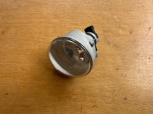 Toyota Hilux VIII Höger DRL Halogen Fram OEM KOITO 02-465 image 3